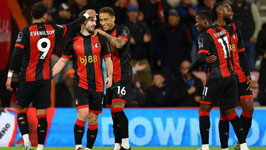 Bournemouth ganó en la Premier League sin Julián Araujo