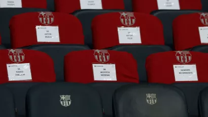 El asiento reservado para Szczesny en Montjuïc junto a los futbolistas no convocados