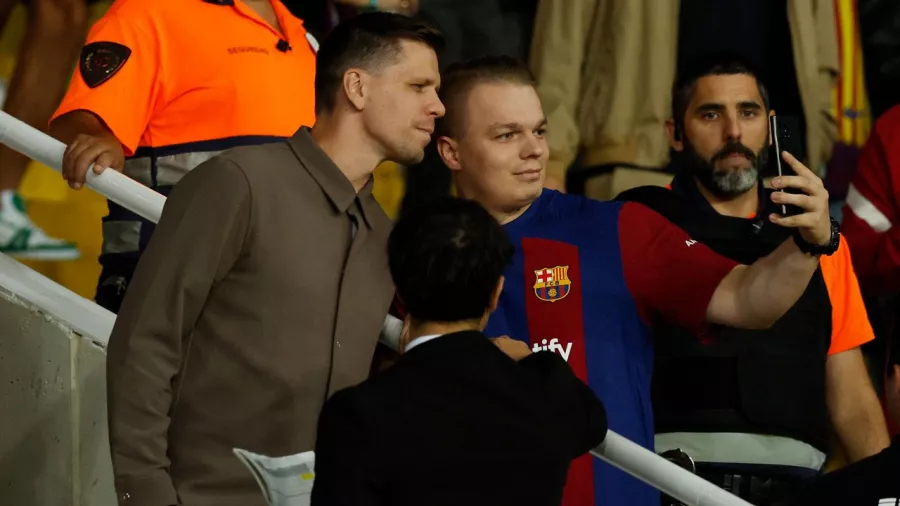 El polaco es un invitado de honor en el palco de Barcelona en el partido de Champions League ante Young Boys