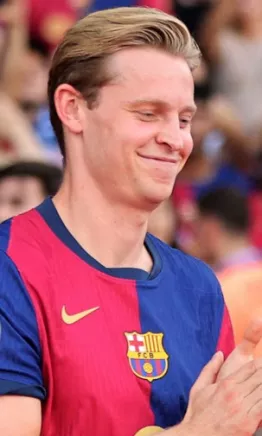 Frenkie de Jong, emocionado por los aplausos del público en Barcelona