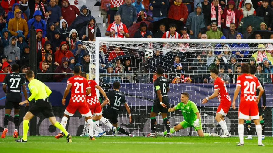 David López anotó el primer gol de Girona en la Champions League