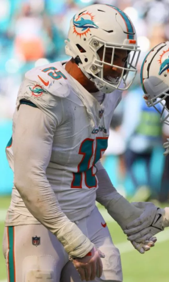 Jaelan Phillips se une a la larga lista de lesionados de Miami Dolphins