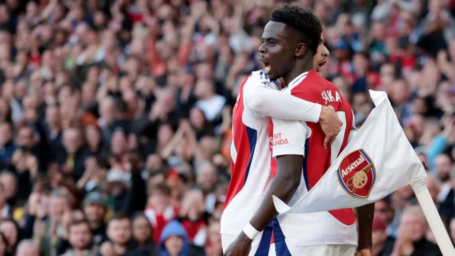 Bukayo Saka cerró la cuenta al 88