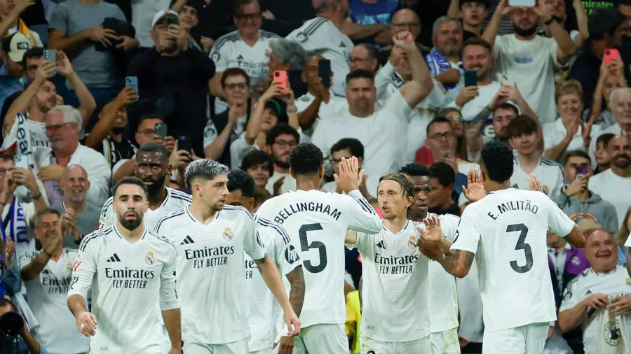 La afición del Real Madrid festejó en grande el golzo del brasileño.