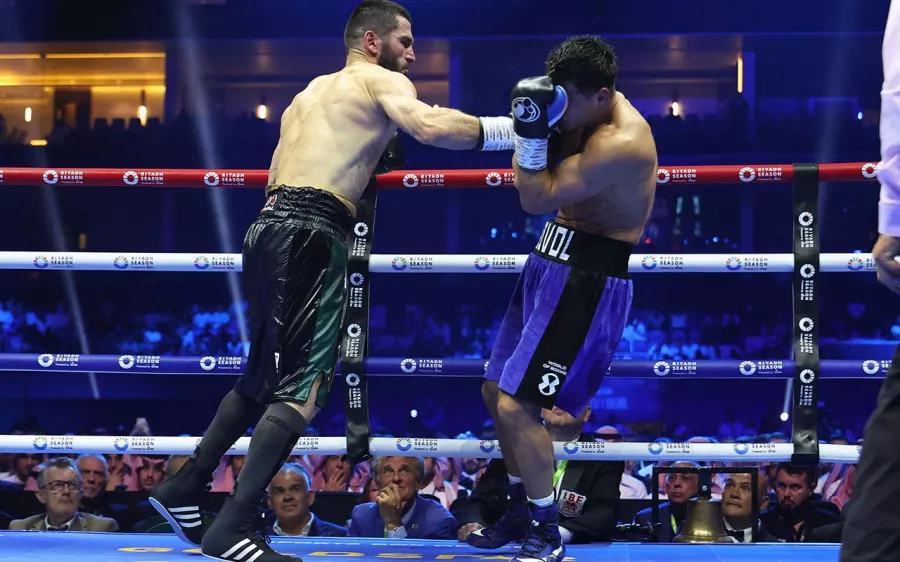 Los golpes que llevaron a Artur Beterbiev a la gloria