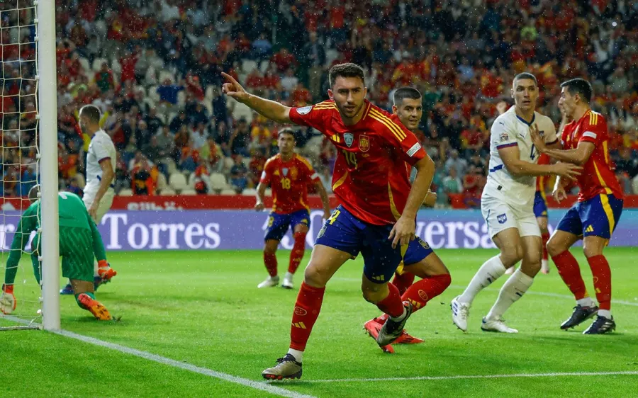 Aymeric Laporte adelanta a España ante Serbia