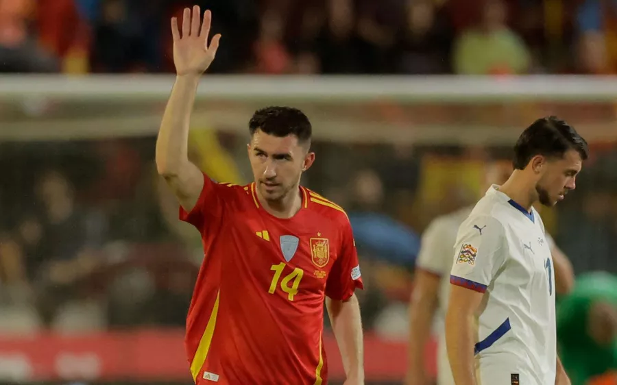 Aymeric Laporte adelanta a España ante Serbia