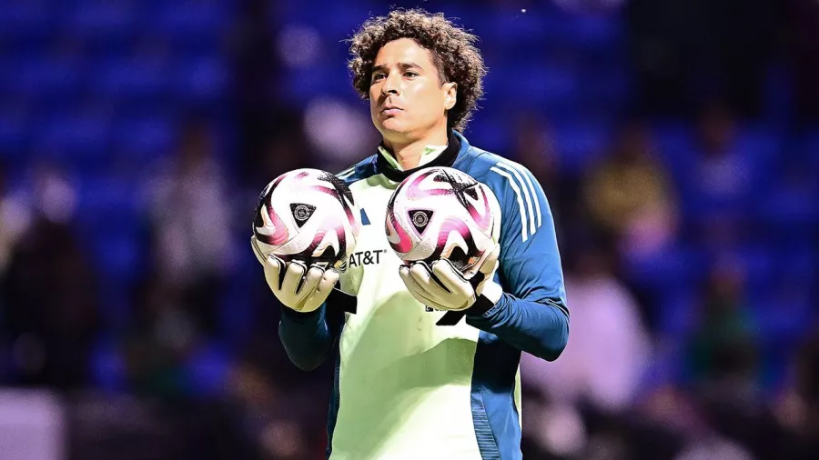 DE PASEO. Guillermo Ochoa fue traído desde Portugal solo para no ver un solo minuto en esta fecha.