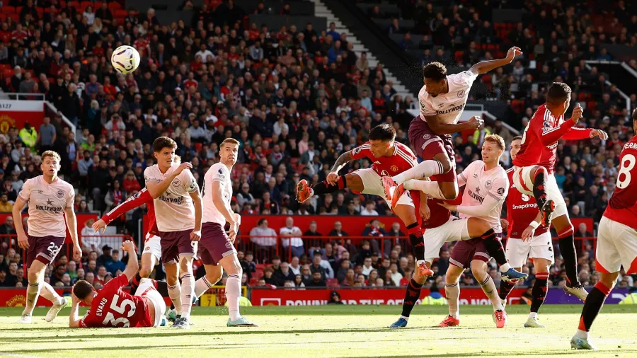 Manchester United le borró la sonrisa al Brentford