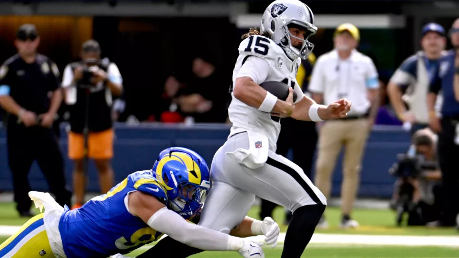 Los Rams defendieron su casa y ganaron por muy poco