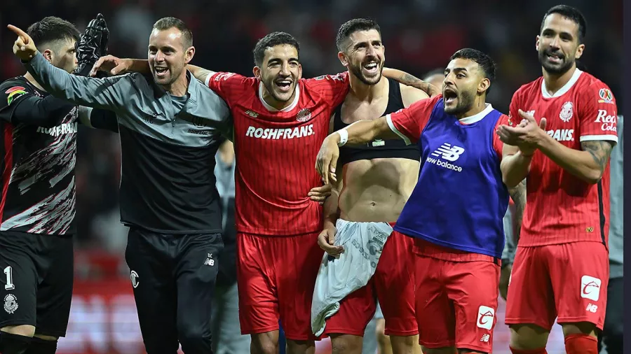 Toluca venció 5-0 al Puebla con todo y un penal fallado.