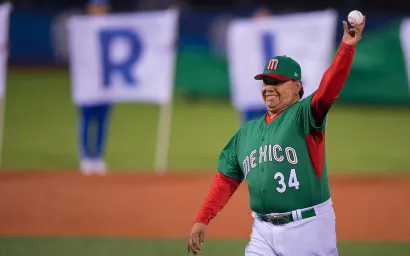 En 1996 Fernando fue el pitcher abridor para el duelo entre los San Diego Padres y los NY Mets celebrado en Monterrey, primer juego de temporada regular de la MLB disputado fuera de Estados Unidos y Canadá.