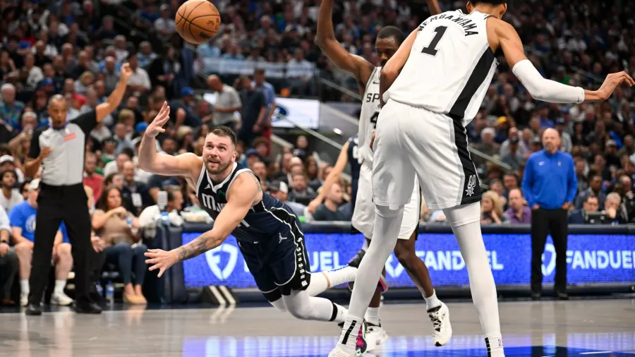 La magia de Luka Doncic venció a Victor Wembanyama y sus Spurs