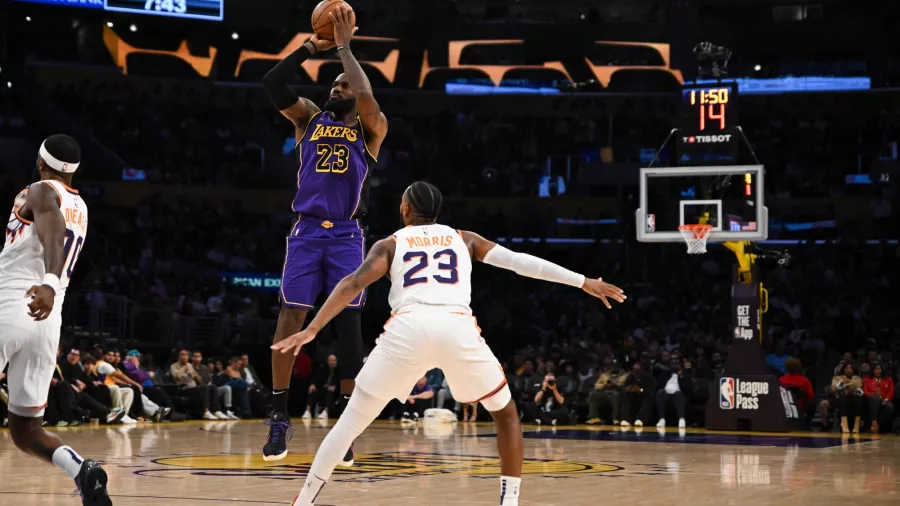 Espectacular remontada de los Lakers, que perdían por 20 puntos