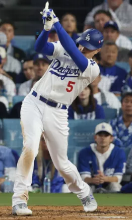 Primer golpe de los Dodgers, gracias a Freddie Freman