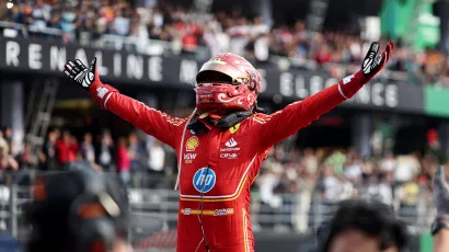 Carlos Sainz celebró el primer triunfo de Ferrari en México desde 1990