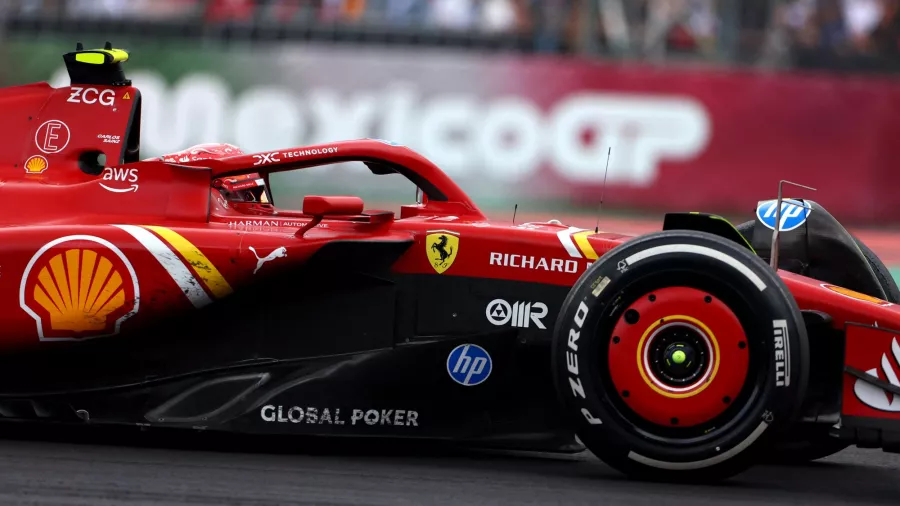 Carlos Sainz celebró el primer triunfo de Ferrari en México desde 1990