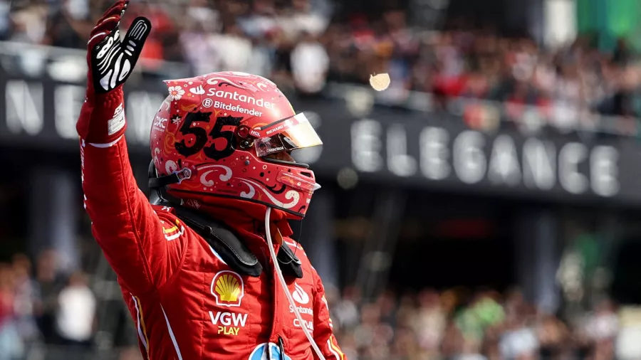 Carlos Sainz celebró el primer triunfo de Ferrari en México desde 1990