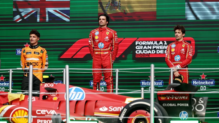 Carlos Sainz celebró el primer triunfo de Ferrari en México desde 1990