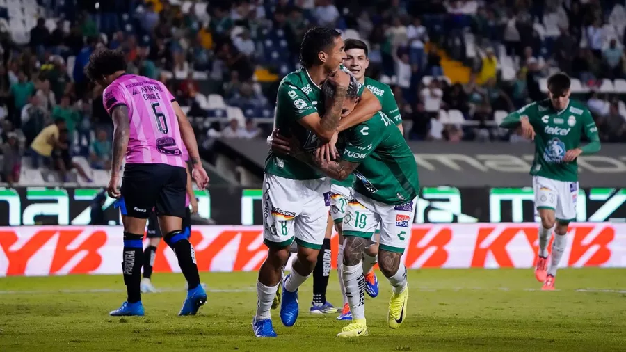 Ángel Estrada (35'), Luciano Cabral (71'), Diego Hernández (76') y Andrés Guardado (90') hicieron los goles.