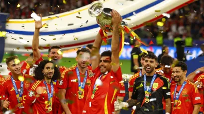 Campeón de la Eurocopa con la Selección Española, disputó Seis partidos en el torneo y anotó un gol