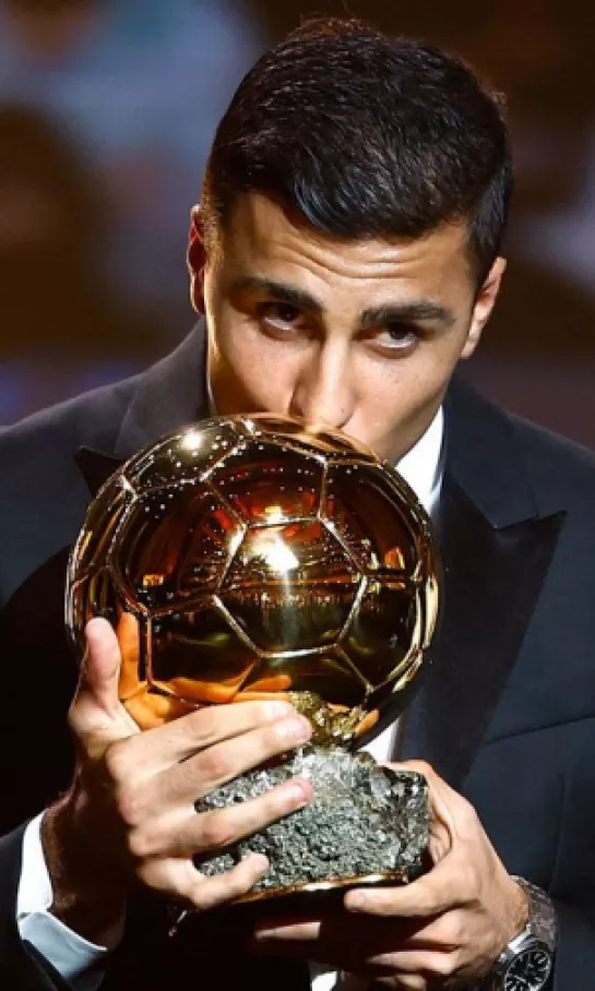 Así presumió Manchester City al primer Ballon D’or de su historia