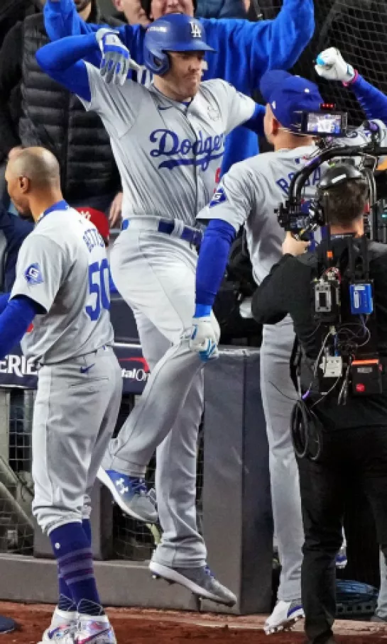 Los Dodgers invadieron Yankee Stadium y están a un juego de coronarse