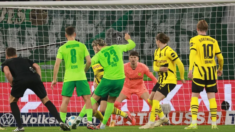 Wolfsburg dejó fuera de la Pokal a Borussia Dortmund