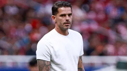 3.	Chivas: Fernando Gago, argentino (11 partidos) | En realidad, él fue quien abandonó a sus jugadores para ir a Boca Juniors.