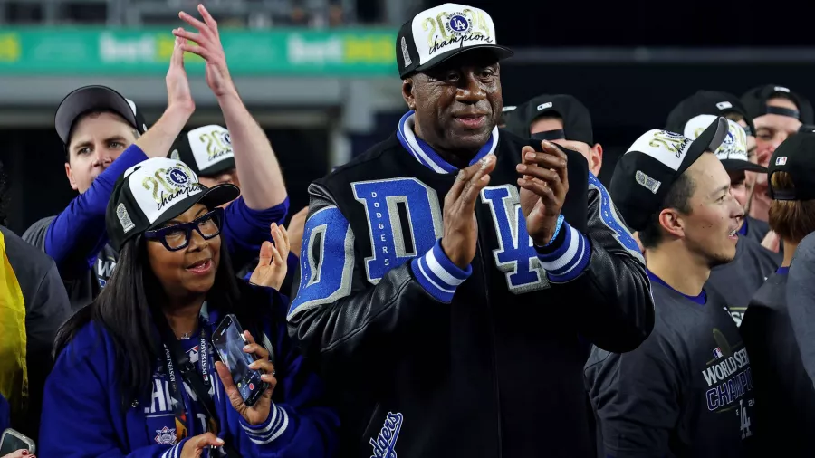 Los directivos y propietarios encabezados por Magic Johnson le dieron todo el apoyo al equipo