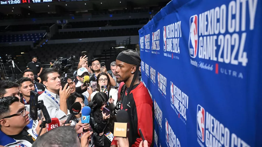 Jimmy Butler también fue muy solicitado por los medios