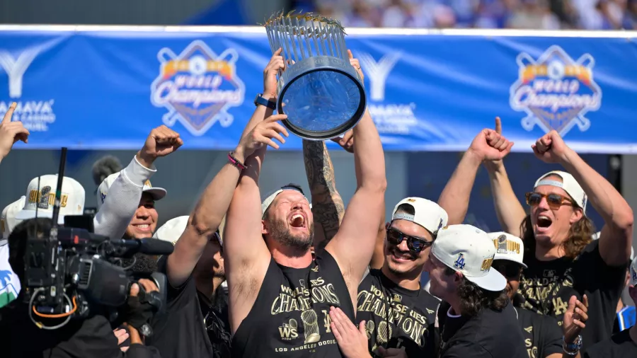 El Dodger Stadium arropó a sus héroes del diamante