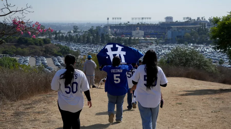 El Dodger Stadium arropó a sus héroes del diamante