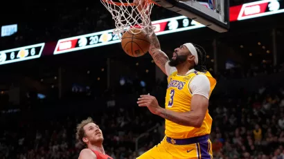 Los Lakers resurgieron con gran noche de Anthony Davis