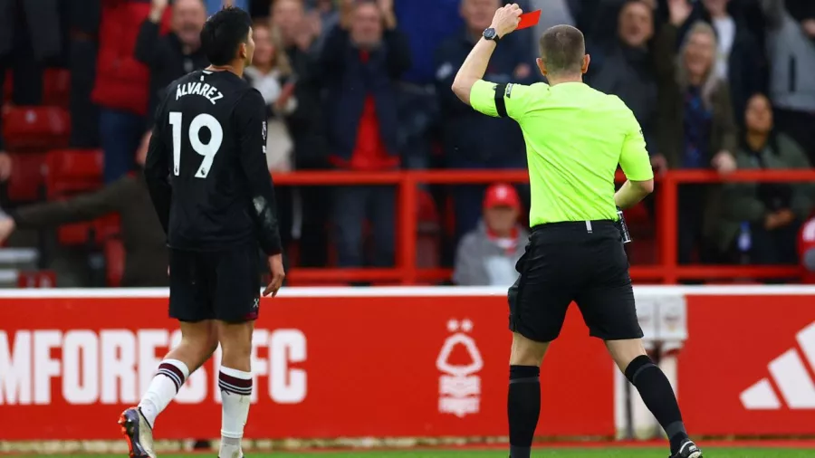 Primera expulsión de Edson Álvarez en la Premier League