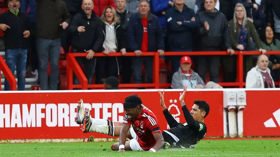 El 'Machín' fue al límite y cometió un juego peligroso en tiempo añadido de la primera mitad