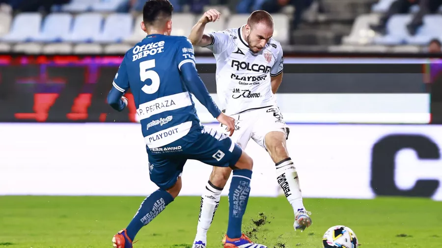 Gran noche de Salomón Rondón le dio el triunfo al Pachuca