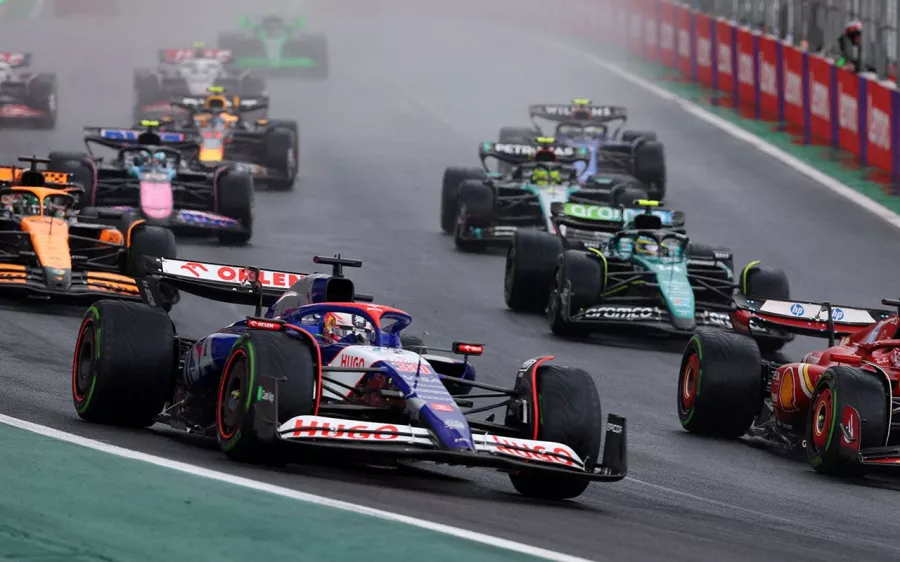 La lluvia causa estragos en el GP de Interlagos