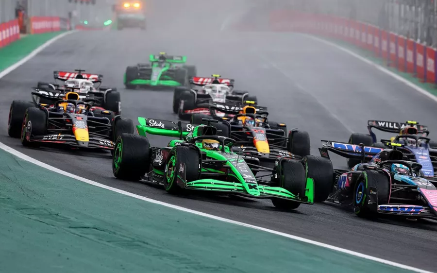 La lluvia causa estragos en el GP de Interlagos