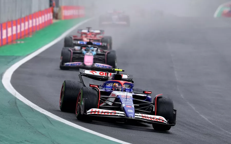 La lluvia causa estragos en el GP de Interlagos