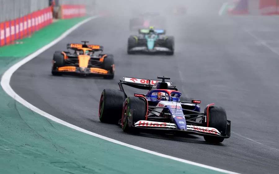 La lluvia causa estragos en el GP de Interlagos