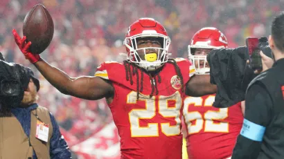 Kareem Hunt protagonizó el momento de la noche