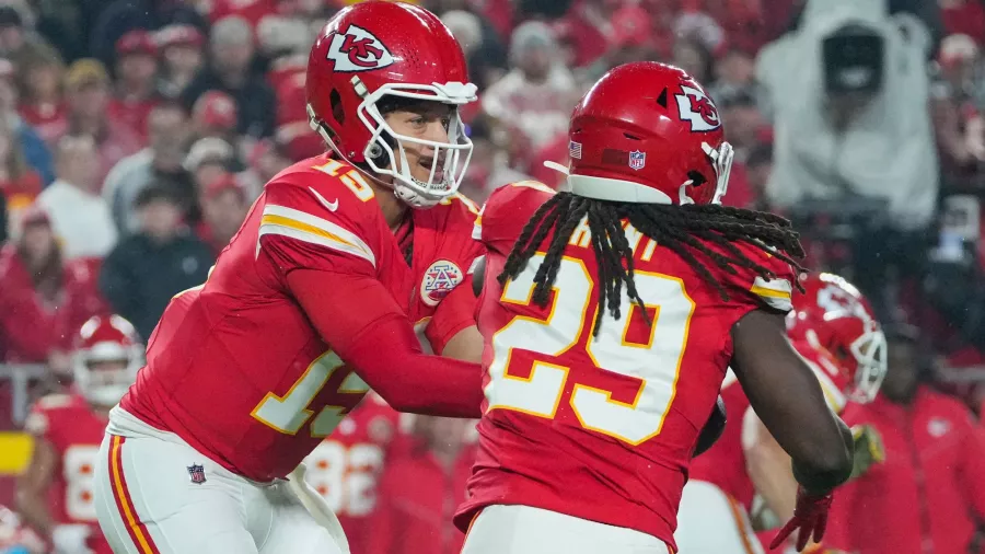 Kareem Hunt protagonizó el momento de la noche