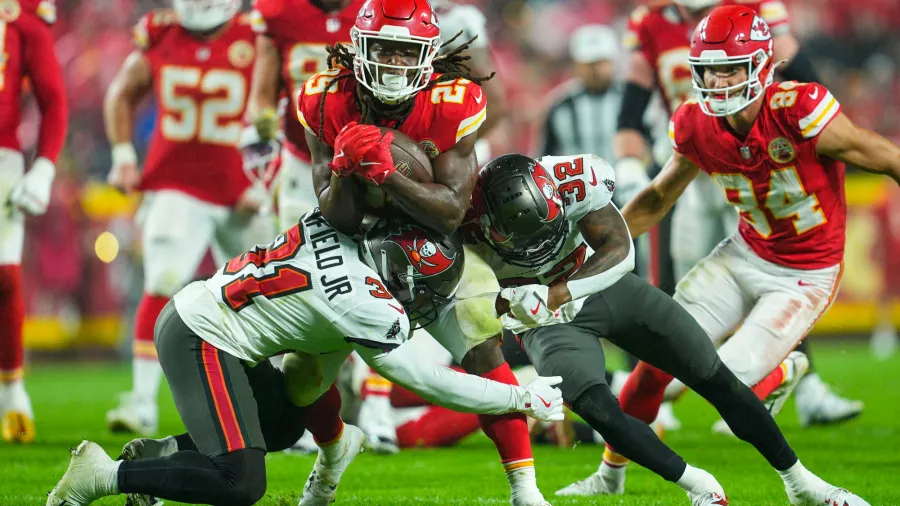 Kareem Hunt protagonizó el momento de la noche