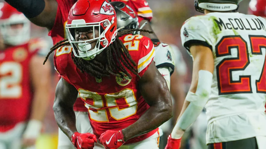 Kareem Hunt protagonizó el momento de la noche