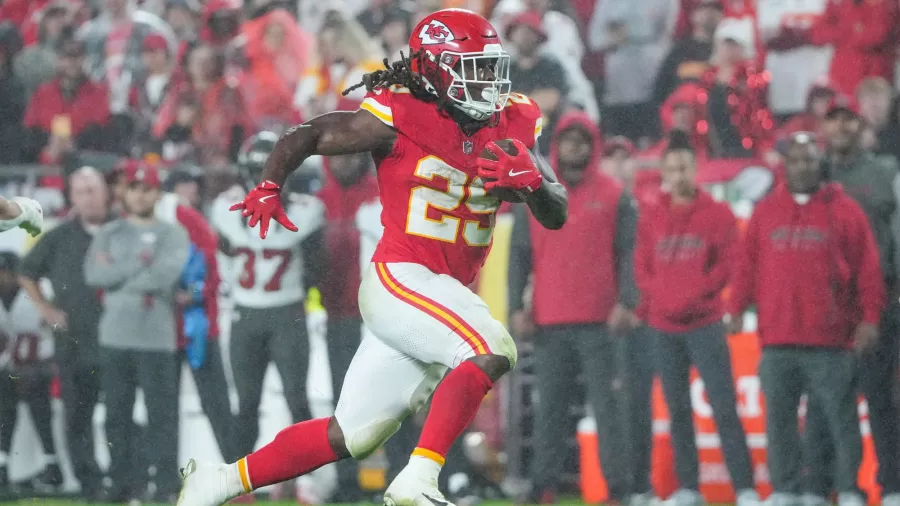 Kareem Hunt protagonizó el momento de la noche