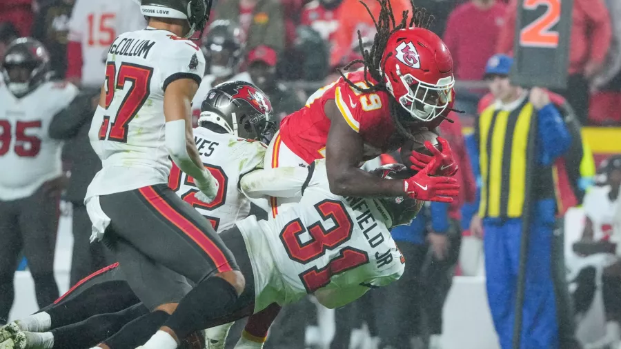 Kareem Hunt protagonizó el momento de la noche