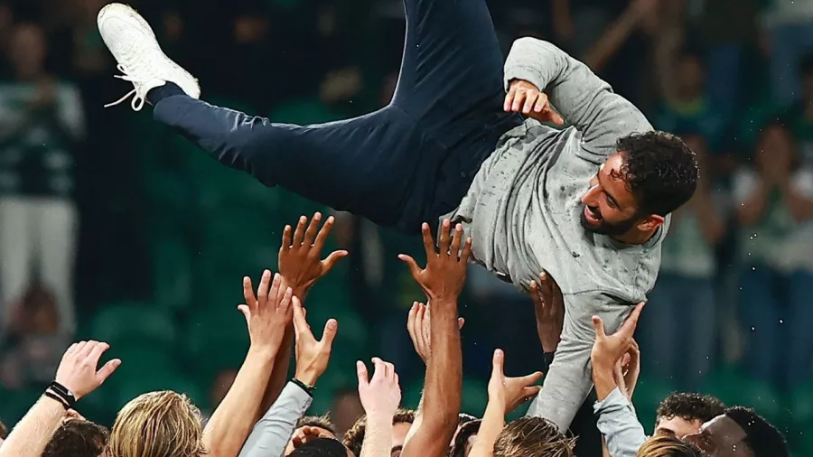 Despiden a Rubén Amorim como héroe tras golear al Manchester City