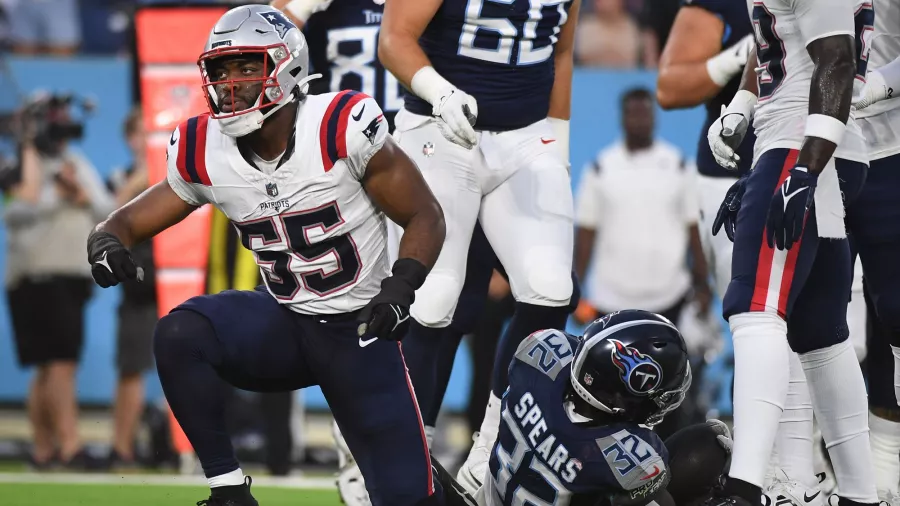 Josh Uche, de New England Patriots a Kansas City Chiefs