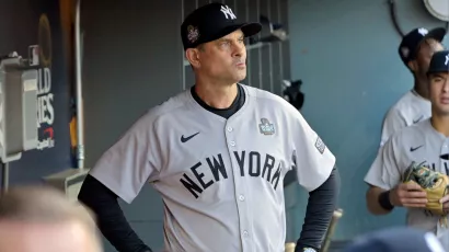 Aaron Boone renovó un año más con los Yankees